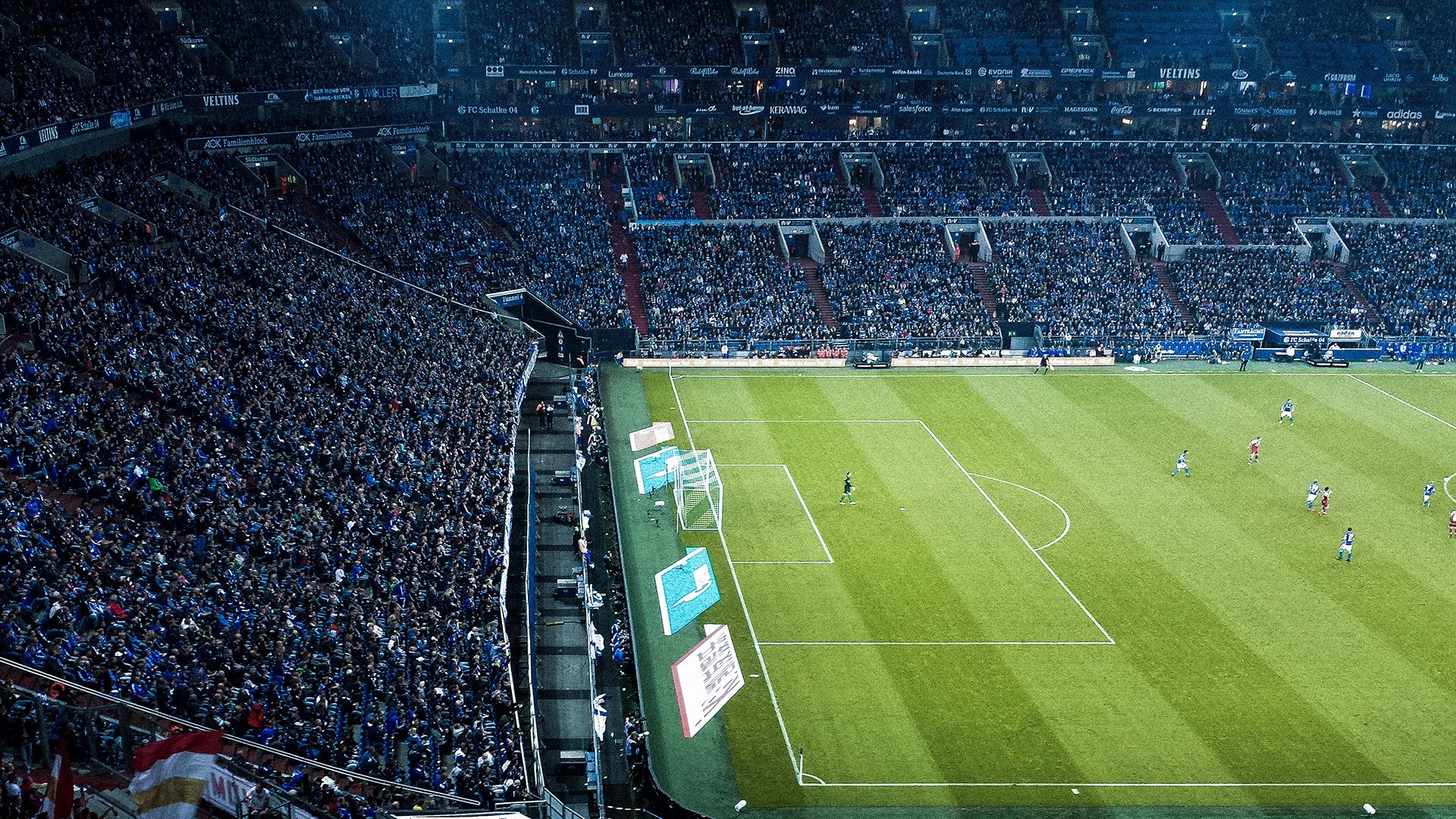 丹麦鏖战拜仁，格列兹曼刷新纪录，一场载入史册的欧冠对决